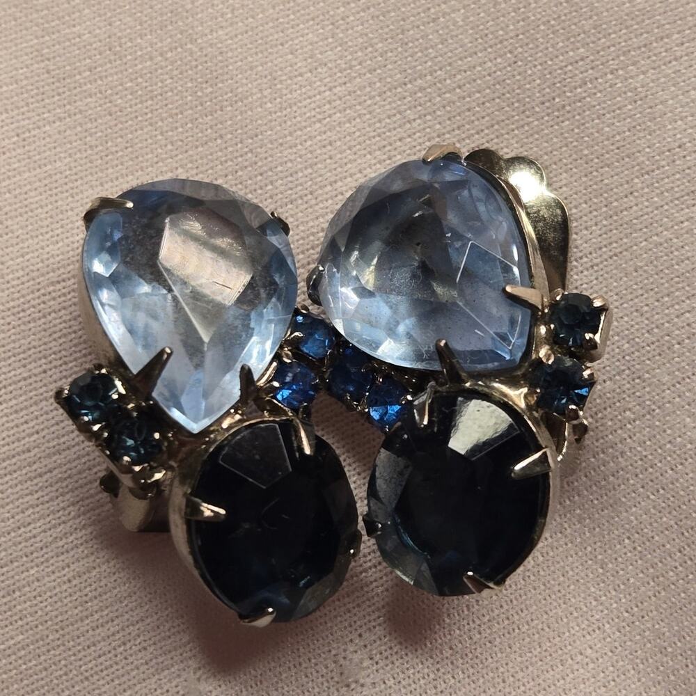 Vintage D&E Juliana Blue Rhinestone Cluster Clip On Earrings Silver Tone